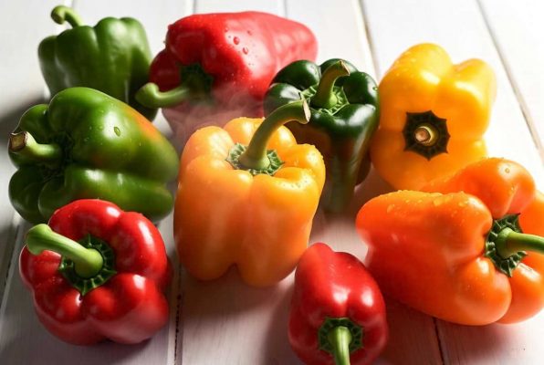 Poivrons rouges, jaunes et verts