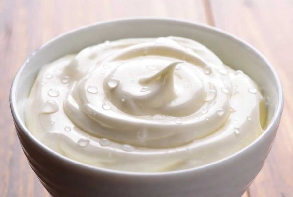 Petit bol de crème liquide