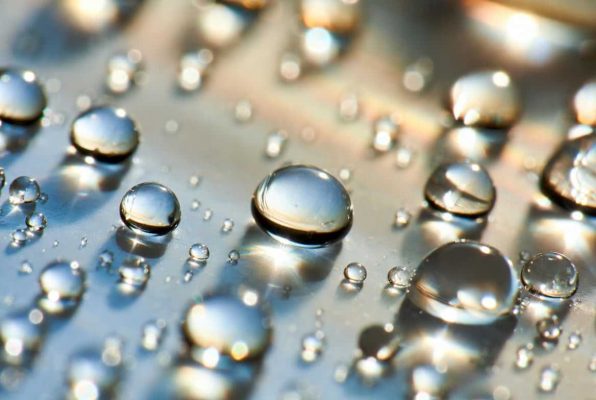 Gouttes d'eau en gros plan