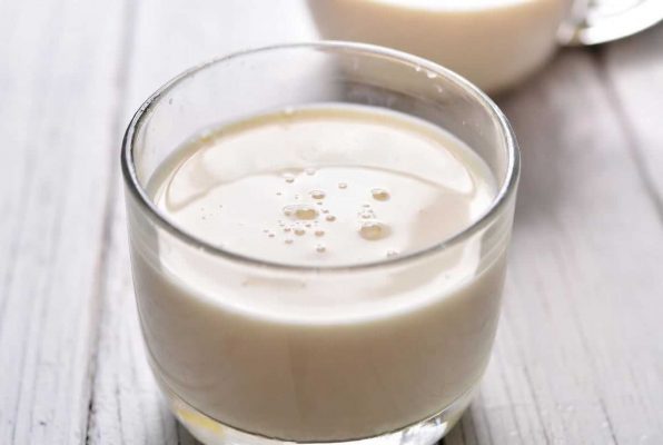 Petit verre de lait d'amande