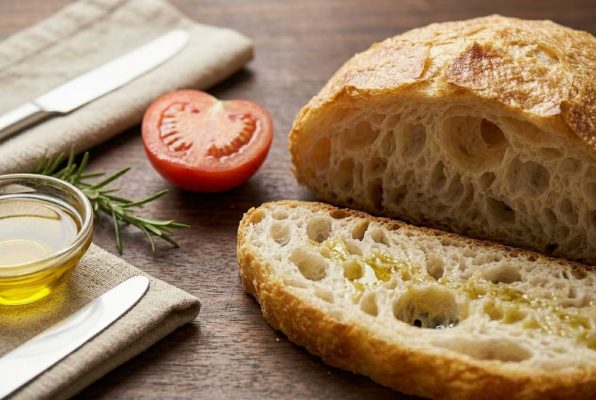 Pan de cristal traditionnel à l'huile d'olive et tomate pour pan con tomate.